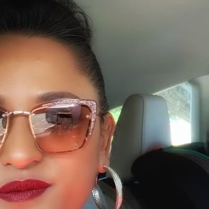 Meet your Posher, Keera